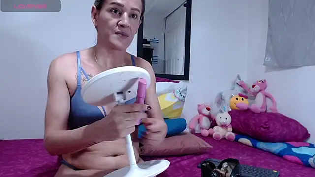 AllysonStonne online show from October 27, 2025, 11:05 pm