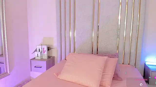 Keirahartz online show from April 11, 2026, 3:58 am