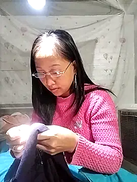 cute love00 online show from February 18, 2026, 10:33 am