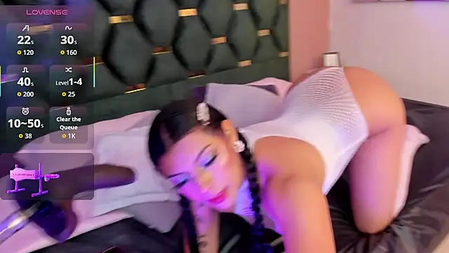 Snapshot of Micki__ chatting on October 24, 2025, 11:42 am Micki online show from October 24, 2025, 11:42 am