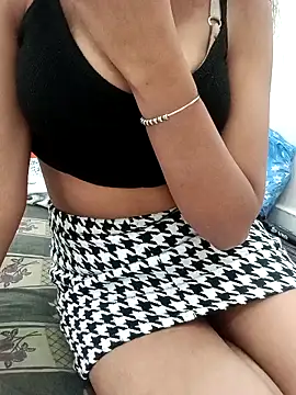 Cute radhaaa online show from November 3, 2025, 10:52 am