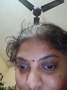 Cute radhaaa online show from November 6, 2025, 2:10 pm