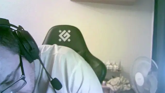 Snapshot of SirAbuser chatting on October 24, 2025, 7:46 pm SirAbuser online show from October 24, 2025, 7:46 pm