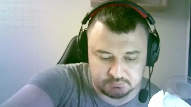 Snapshot of SirAbuser chatting on November 6, 2025, 7:18 pm SirAbuser online show from November 6, 2025, 7:18 pm