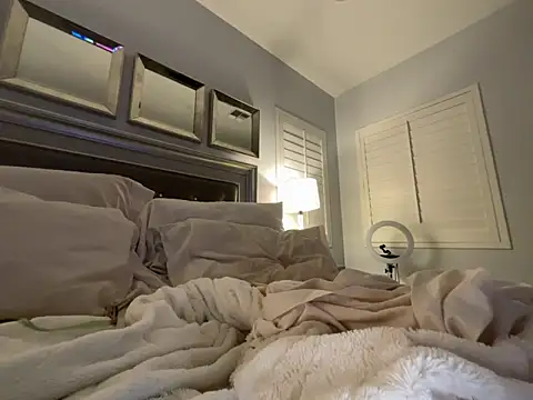chanelstjames online show from May 4, 2026, 4:05 am