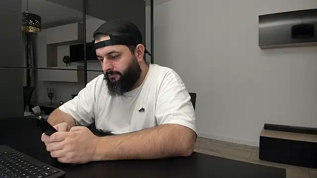 Snapshot of DravenPeak chatting on December 21, 2025, 7:26 pm DravenPeak online show from December 21, 2025, 7:26 pm