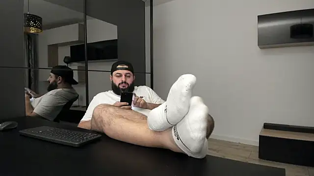 Snapshot of DravenPeak chatting on December 20, 2025, 12:24 am DravenPeak online show from December 20, 2025, 12:24 am