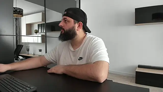 Snapshot of DravenPeak chatting on December 19, 2025, 12:18 pm DravenPeak online show from December 19, 2025, 12:18 pm