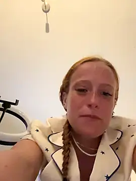 Snapshot of Poppy_frankie chatting on September 14, 2025, 8:31 pm Poppy frankie online show from September 14, 2025, 8:31 pm