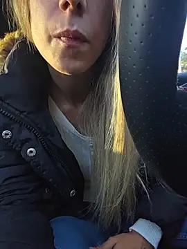 Snapshot of PetiteSecrets chatting on December 3, 2025, 3:44 pm PetiteSecrets online show from December 3, 2025, 3:44 pm