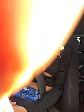 Snapshot of PetiteSecrets chatting on December 5, 2025, 1:53 pm PetiteSecrets online show from December 5, 2025, 1:53 pm