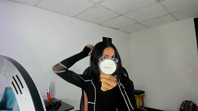 Aisha hotts777 online show from November 30, 2025, 2:45 am