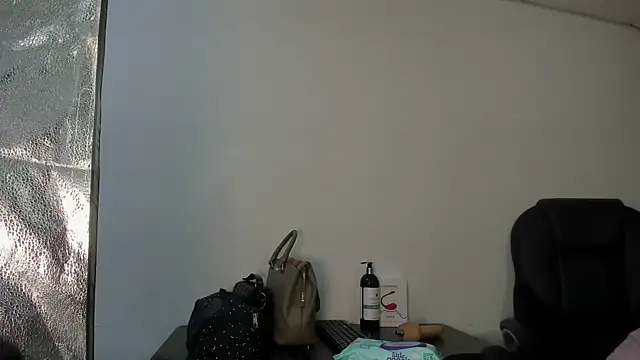 Aisha hotts777 online show from December 15, 2025, 2:28 am