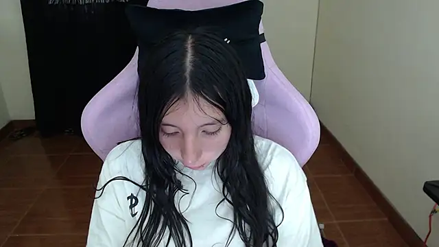 Snapshot of ScarlettShirahoshi chatting on September 14, 2025, 7:58 pm ScarlettShirahoshi online show from September 14, 2025, 7:58 pm