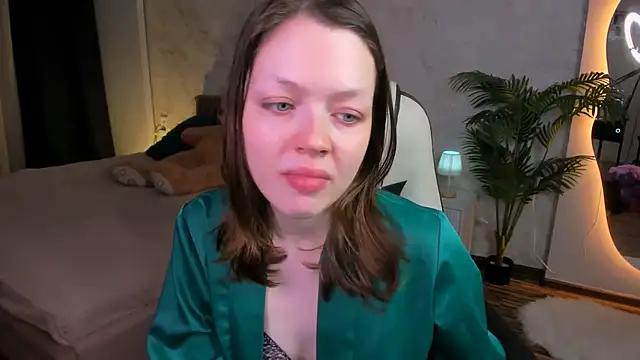 Lunar Lily online show from November 26, 2025, 5:51 am