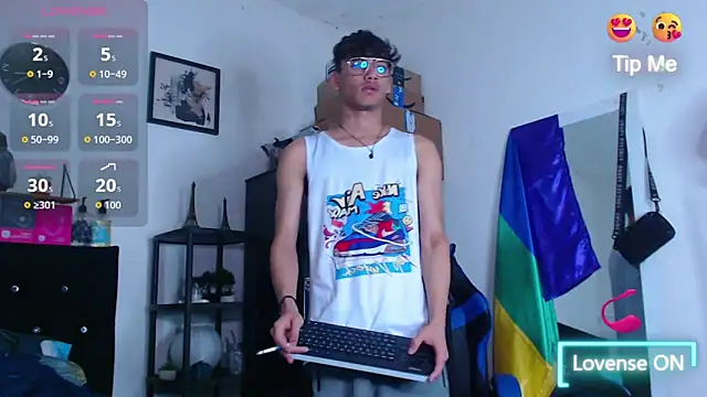 Snapshot of Gael_Jones chatting on September 29, 2025, 9:20 pm Gael Jones online show from September 29, 2025, 9:20 pm