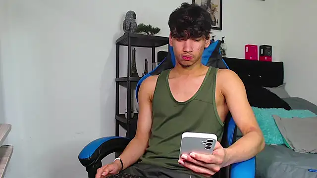 Snapshot of Gael_Jones chatting on November 13, 2025, 4:05 am Gael Jones online show from November 13, 2025, 4:05 am