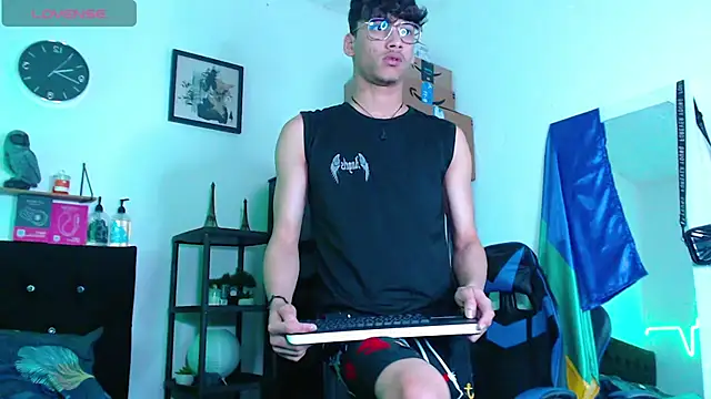 Snapshot of Gael_Jones chatting on October 3, 2025, 3:41 am Gael Jones online show from October 3, 2025, 3:41 am