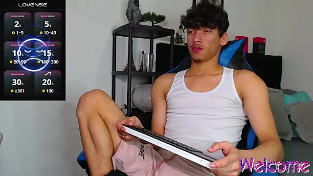 Snapshot of Gael_Jones chatting on November 23, 2025, 12:53 am Gael Jones online show from November 23, 2025, 12:53 am