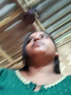 Snapshot of Hot-Show2 chatting on October 13, 2025, 9:44 am Hot-Show2 online show from October 13, 2025, 9:44 am