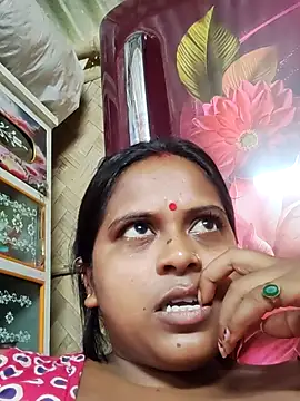 Snapshot of Hot-Show2 chatting on October 8, 2025, 5:42 am Hot-Show2 online show from October 8, 2025, 5:42 am