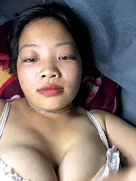 Lyrasss online show from October 19, 2025, 6:38 am