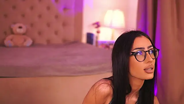 ChloeObril online show from December 23, 2025, 4:01 am