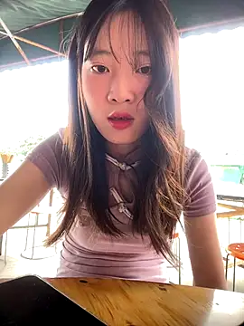 littleqiu online show from October 3, 2025, 8:38 am