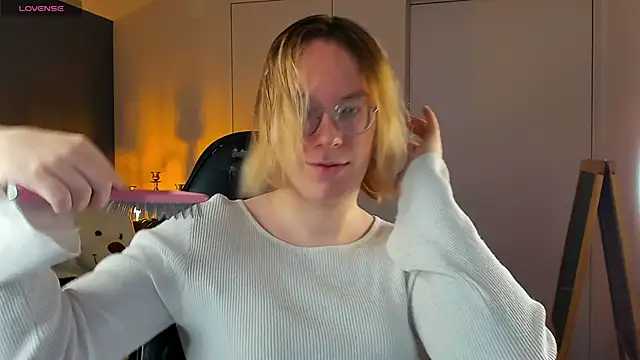 Amanda Butlerr online show from November 13, 2025, 10:19 am