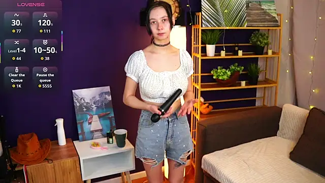 Snapshot of SuzanneHowse chatting on February 23, 2026, 4:18 pm SuzanneHowse online show from February 23, 2026, 4:18 pm