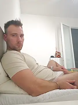 mrlyuis online show from September 14, 2025, 12:44 am