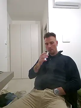 mrlyuis online show from December 3, 2025, 9:14 pm