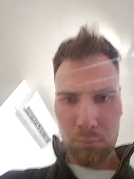 mrlyuis online show from November 18, 2025, 3:26 pm