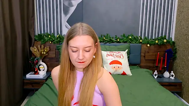 Snapshot of DarcyWilsy chatting on December 15, 2025, 3:51 pm DarcyWilsy online show from December 15, 2025, 3:51 pm