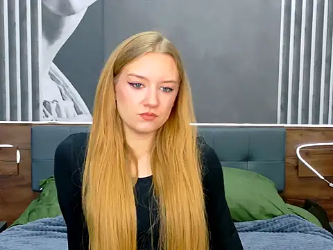 Snapshot of DarcyWilsy chatting on November 7, 2025, 4:55 pm DarcyWilsy online show from November 7, 2025, 4:55 pm