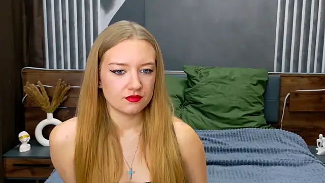 Snapshot of DarcyWilsy chatting on November 11, 2025, 4:35 pm DarcyWilsy online show from November 11, 2025, 4:35 pm