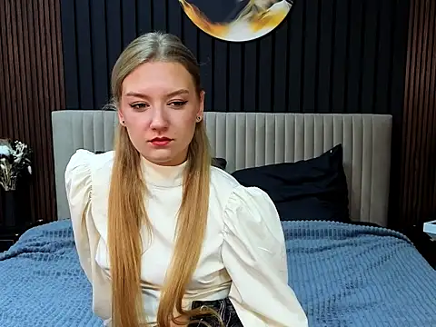 Snapshot of DarcyWilsy chatting on November 4, 2025, 8:56 pm DarcyWilsy online show from November 4, 2025, 8:56 pm