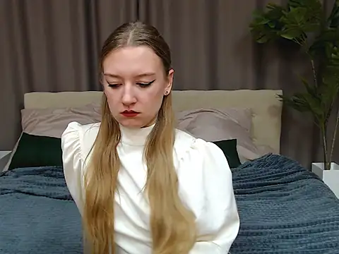 Snapshot of DarcyWilsy chatting on November 9, 2025, 6:56 pm DarcyWilsy online show from November 9, 2025, 6:56 pm