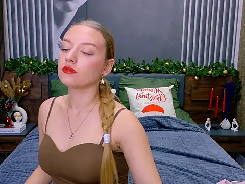 Snapshot of DarcyWilsy chatting on December 17, 2025, 4:01 pm DarcyWilsy online show from December 17, 2025, 4:01 pm