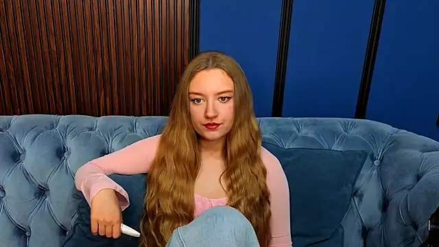 Snapshot of DarcyWilsy chatting on November 19, 2025, 7:58 pm DarcyWilsy online show from November 19, 2025, 7:58 pm