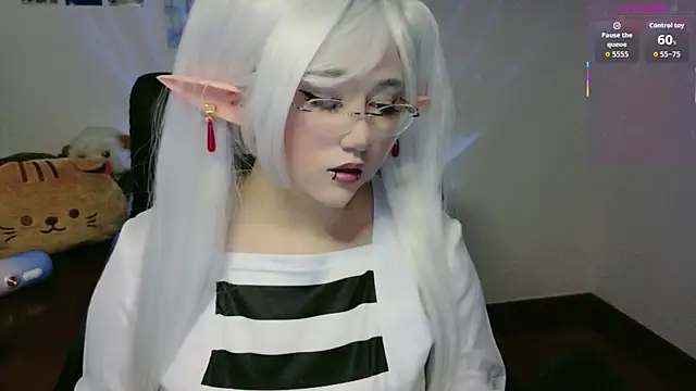 Snapshot of Livelle69 chatting on April 4, 2026, 9:43 pm Livelle69 online show from April 4, 2026, 9:43 pm