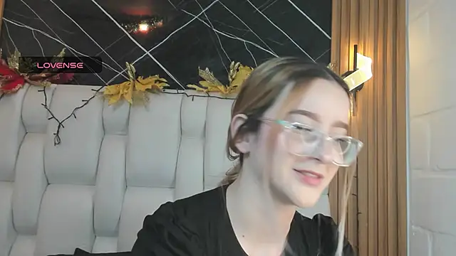 Snapshot of kristal_joi_dl chatting on December 15, 2025, 1:06 pm kristal joi dl online show from December 15, 2025, 1:06 pm