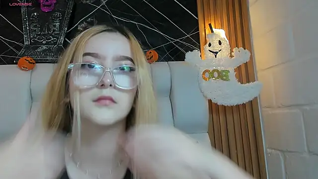 Snapshot of kristal_joi_dl chatting on November 2, 2025, 2:33 pm kristal joi dl online show from November 2, 2025, 2:33 pm