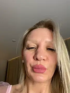 Bellissa  online show from March 12, 2026, 2:43 pm