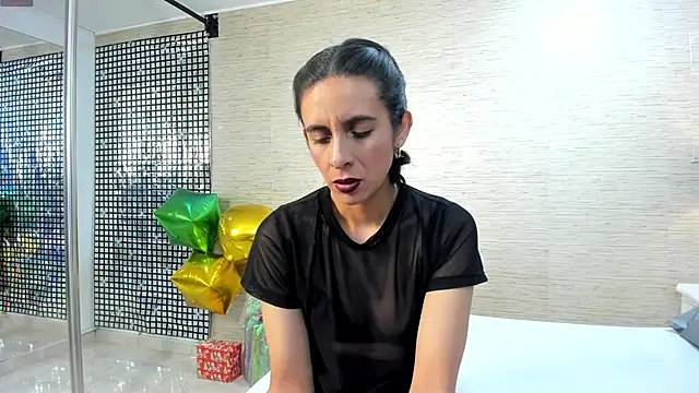 MiaAmore  online show from November 21, 2025, 9:25 pm