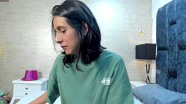 MiaAmore  online show from November 27, 2025, 3:56 pm