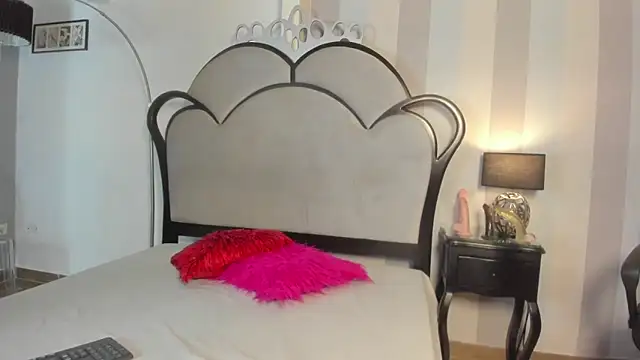 MiaAmore  online show from April 9, 2026, 5:52 pm