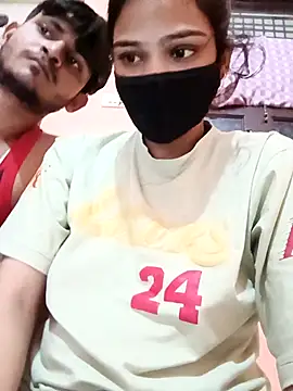 Snapshot of Roopacouple9 chatting on October 15, 2025, 3:53 pm Roopacouple9 online show from October 15, 2025, 3:53 pm