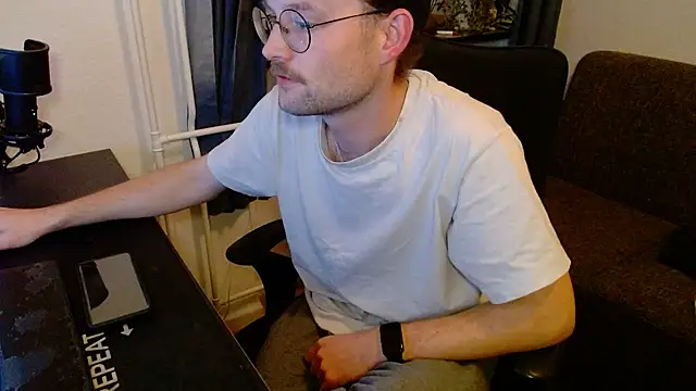 Snapshot of ChefDeLust chatting on November 5, 2025, 5:49 pm ChefDeLust online show from November 5, 2025, 5:49 pm