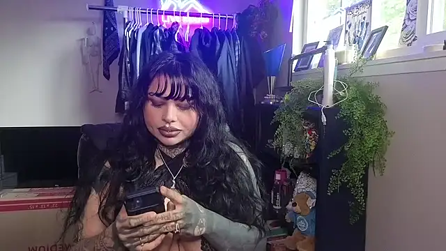 chicanachic13 online show from May 16, 2026, 9:36 pm